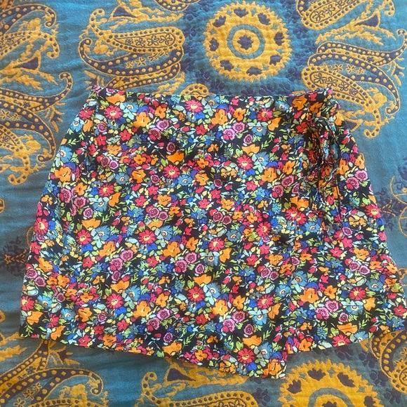 Wild Fable M mini floral skirt 🌻 - Picture 2 of 5